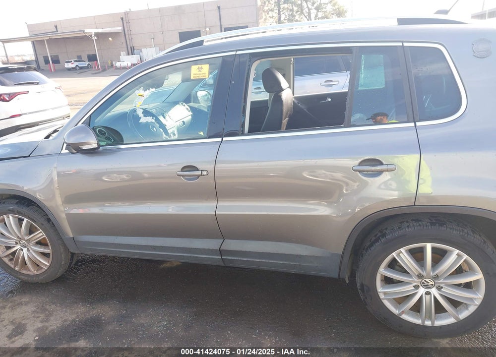 2011 VOLKSWAGEN TIGUAN SE VIN: WVGAV7AX6BW551586