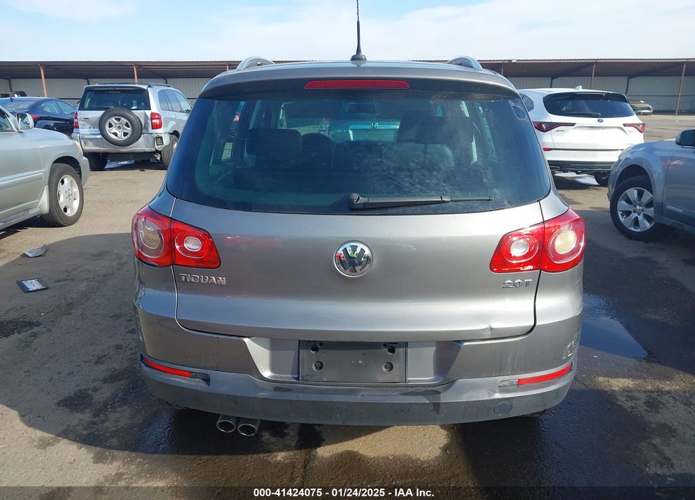 2011 VOLKSWAGEN TIGUAN SE VIN: WVGAV7AX6BW551586