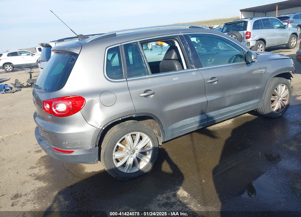 2011 VOLKSWAGEN TIGUAN SE VIN: WVGAV7AX6BW551586