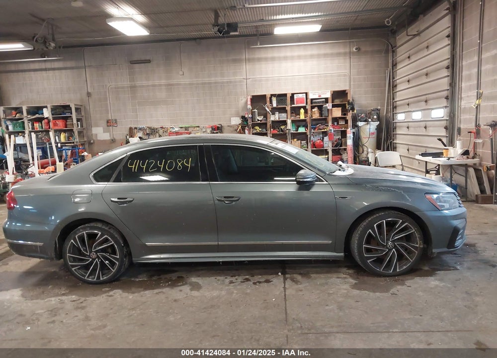 2017 VOLKSWAGEN PASSAT VIN: 1VWDT7A39HC043642