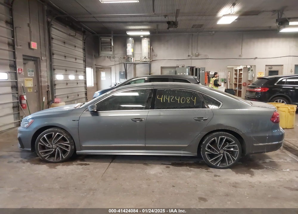 2017 VOLKSWAGEN PASSAT VIN: 1VWDT7A39HC043642