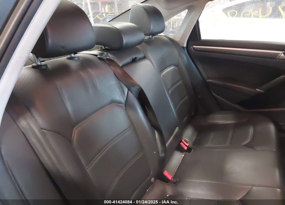 2017 VOLKSWAGEN PASSAT VIN: 1VWDT7A39HC043642