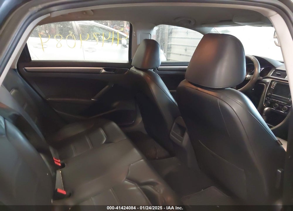 2017 VOLKSWAGEN PASSAT VIN: 1VWDT7A39HC043642