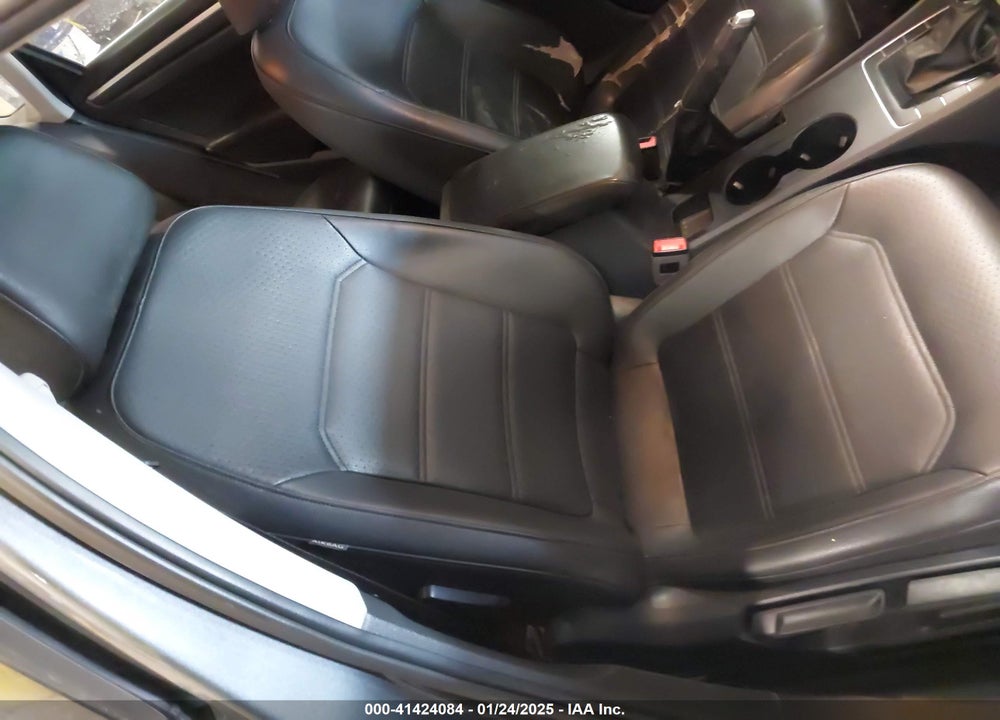 2017 VOLKSWAGEN PASSAT VIN: 1VWDT7A39HC043642