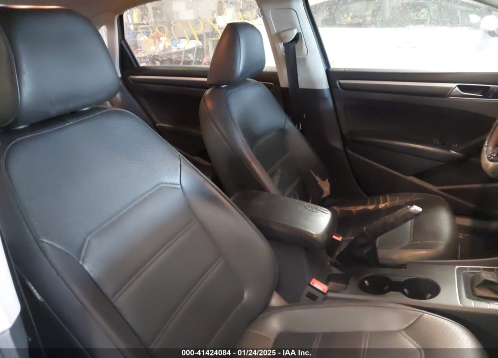 2017 VOLKSWAGEN PASSAT VIN: 1VWDT7A39HC043642