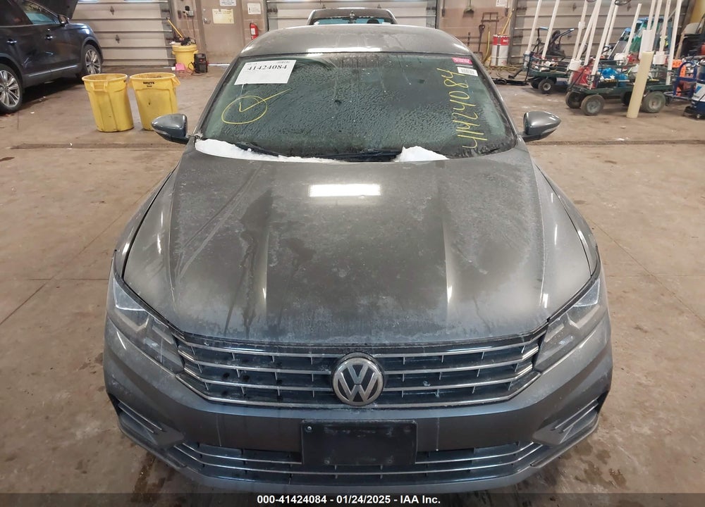 2017 VOLKSWAGEN PASSAT VIN: 1VWDT7A39HC043642
