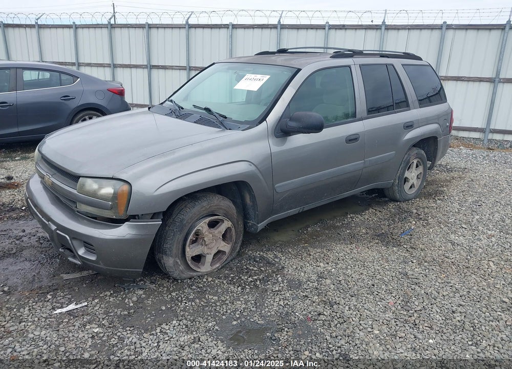 2005 CHEVROLET TRAILBLAZER LS VIN: 1GNDT13S352324364