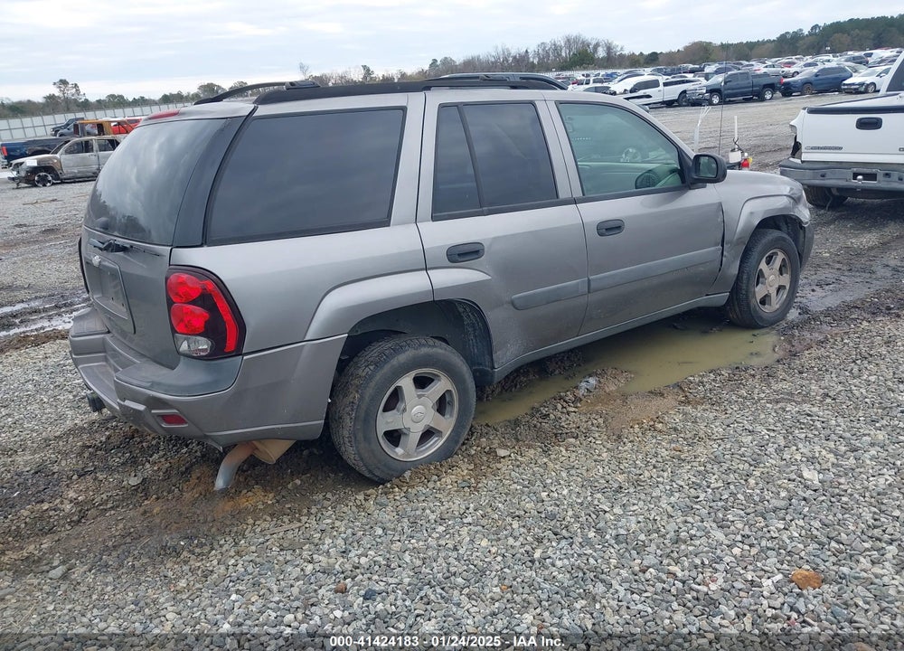 2005 CHEVROLET TRAILBLAZER LS VIN: 1GNDT13S352324364