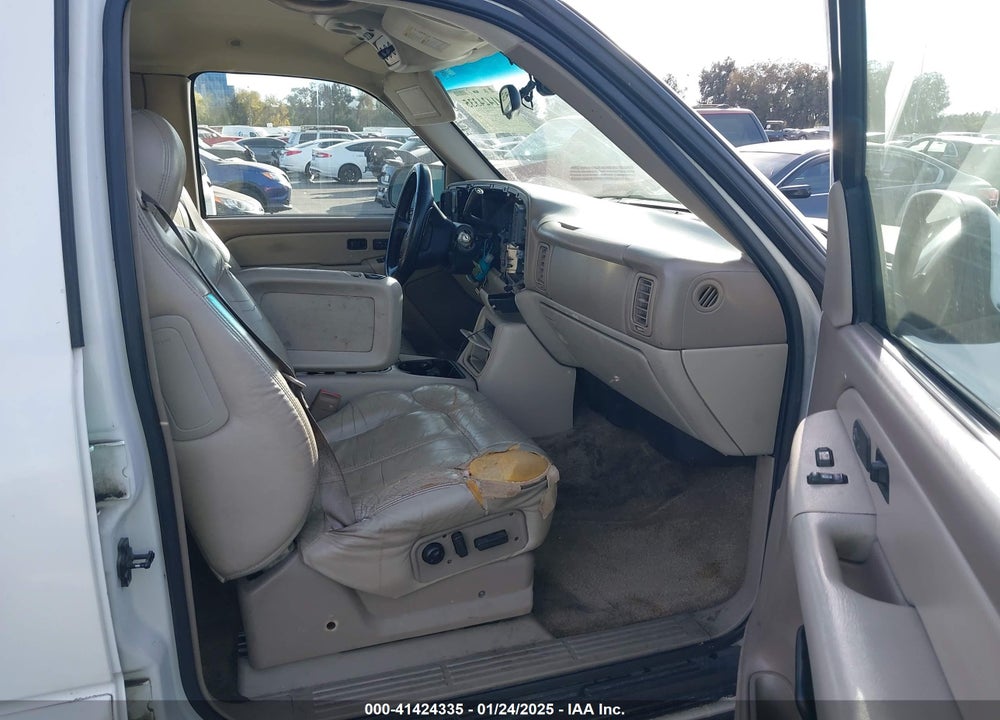 2001 CHEVROLET SUBURBAN 1500 LT VIN: 3GNEC16T31G213677