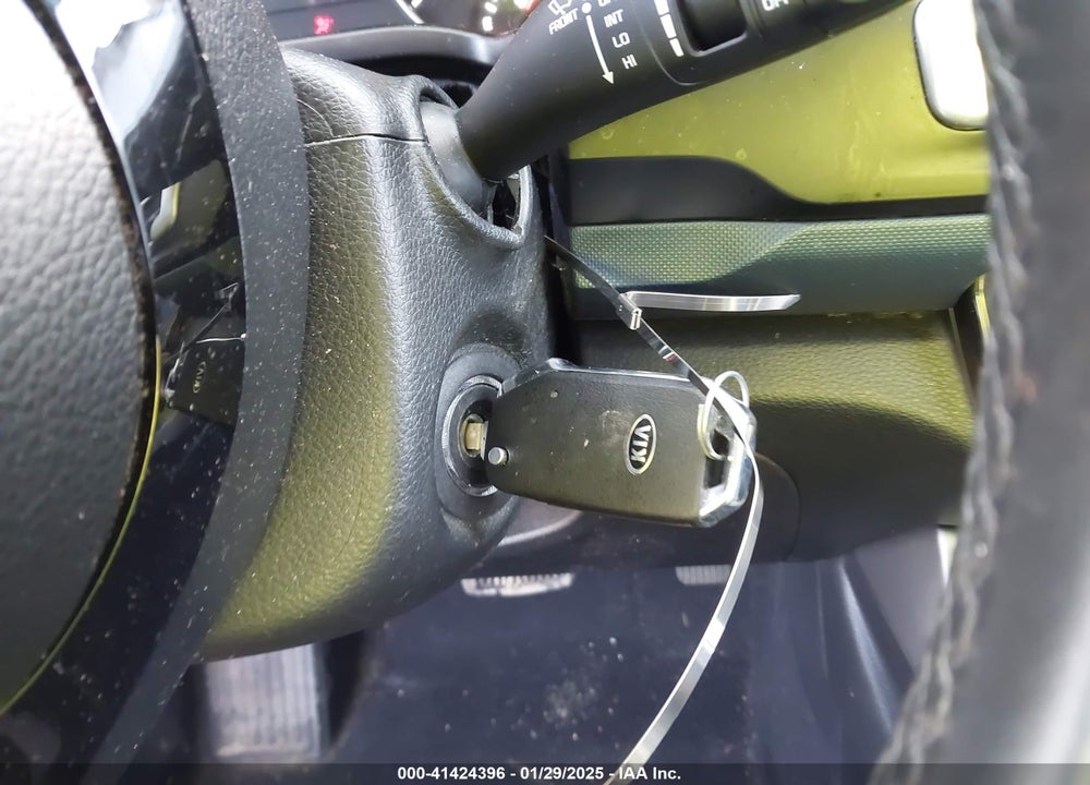 2021 KIA SELTOS S VIN: KNDEUCAAXM7225123