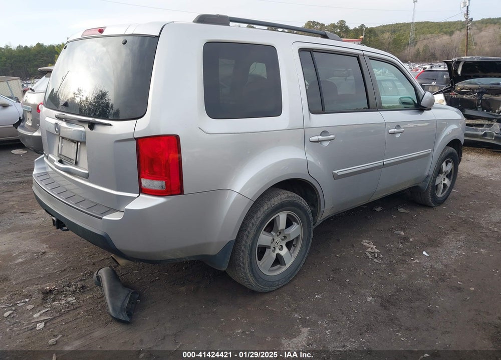 2010 HONDA PILOT VIN: 5FNYF3H56AB017083