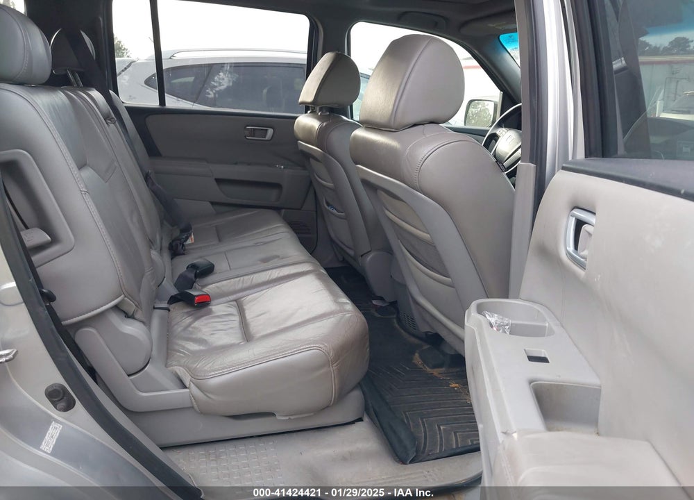 2010 HONDA PILOT VIN: 5FNYF3H56AB017083