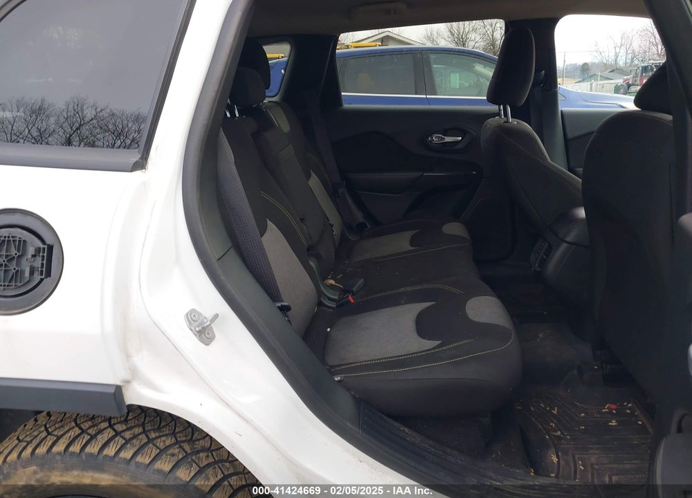 2016 JEEP CHEROKEE ALTITUDE VIN: 1C4PJMAB7GW314075