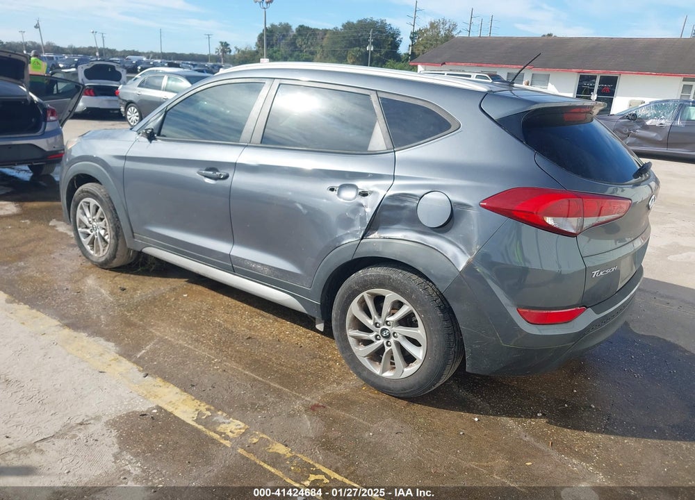2017 HYUNDAI TUCSON SE VIN: KM8J3CA43HU350138