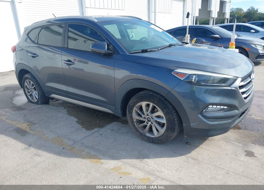 2017 HYUNDAI TUCSON SE VIN: KM8J3CA43HU350138