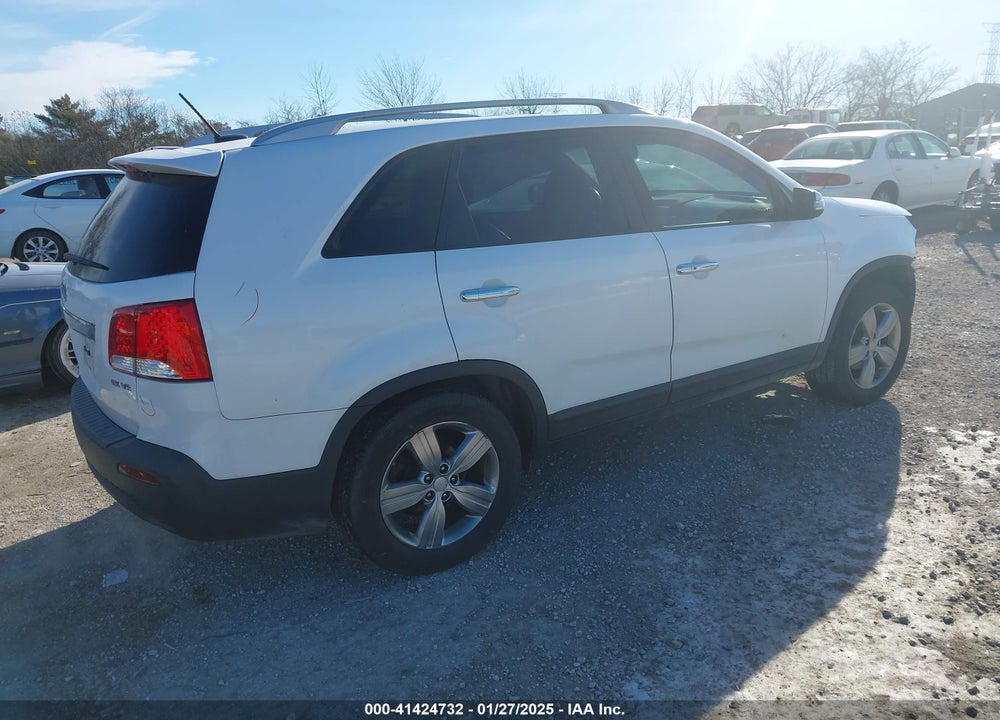 2013 KIA SORENTO VIN: 5XYKU4A24DG395420
