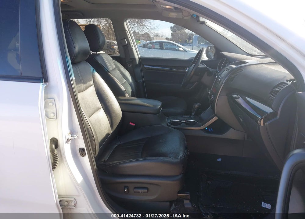 2013 KIA SORENTO VIN: 5XYKU4A24DG395420