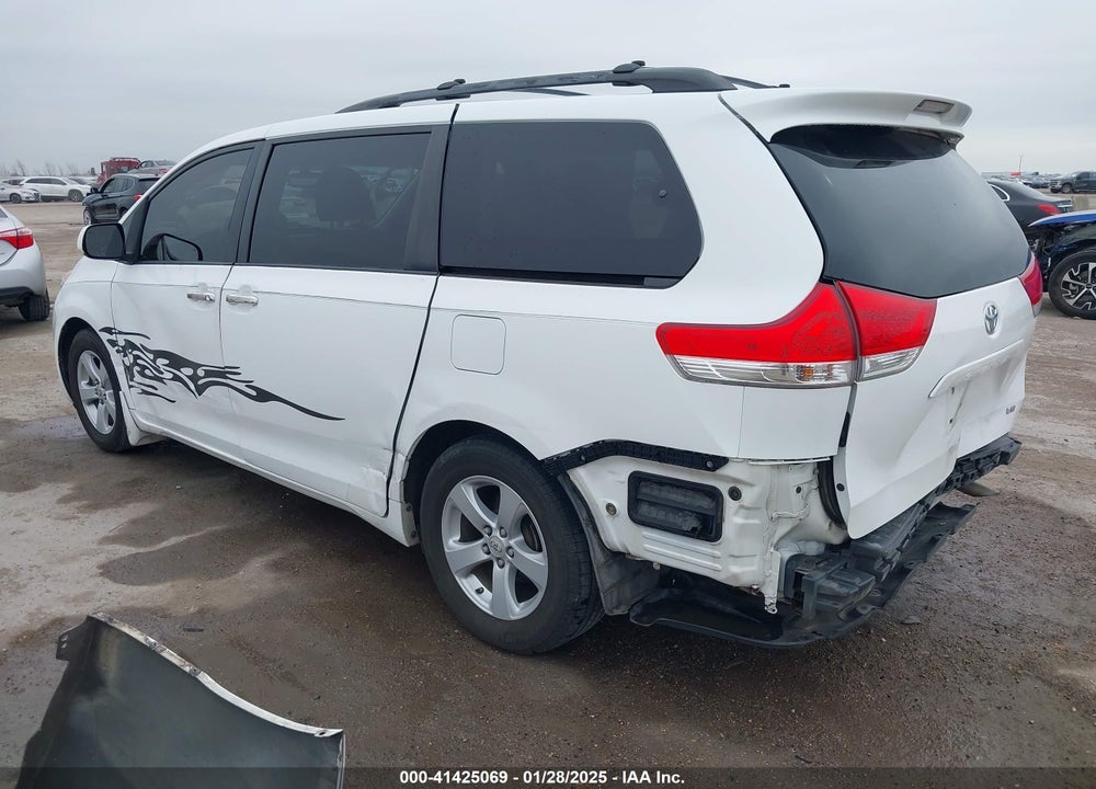 2011 TOYOTA SIENNA LE V6 VIN: 5TDKK3DC8BS135946