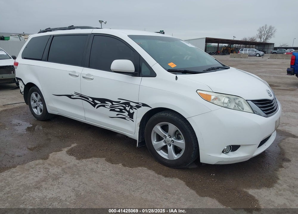 2011 TOYOTA SIENNA LE V6 VIN: 5TDKK3DC8BS135946