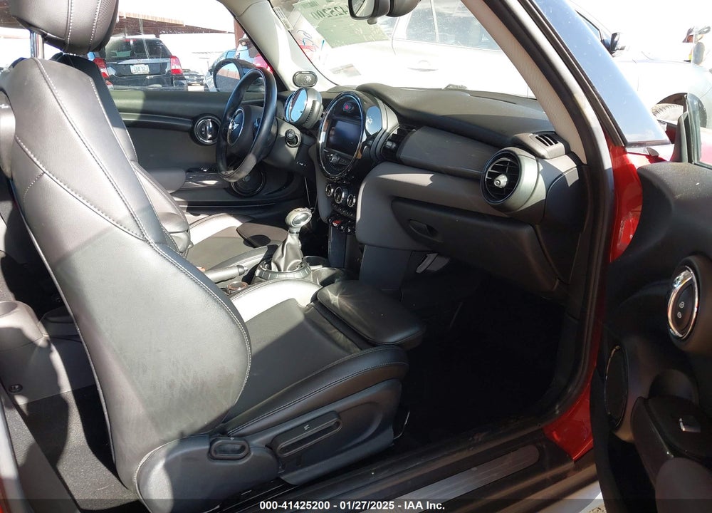 2015 MINI HARDTOP VIN: WMWXM5C53FT938618