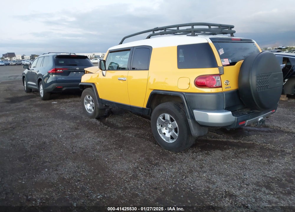 2007 TOYOTA FJ CRUISER VIN: JTEBU11F370015233