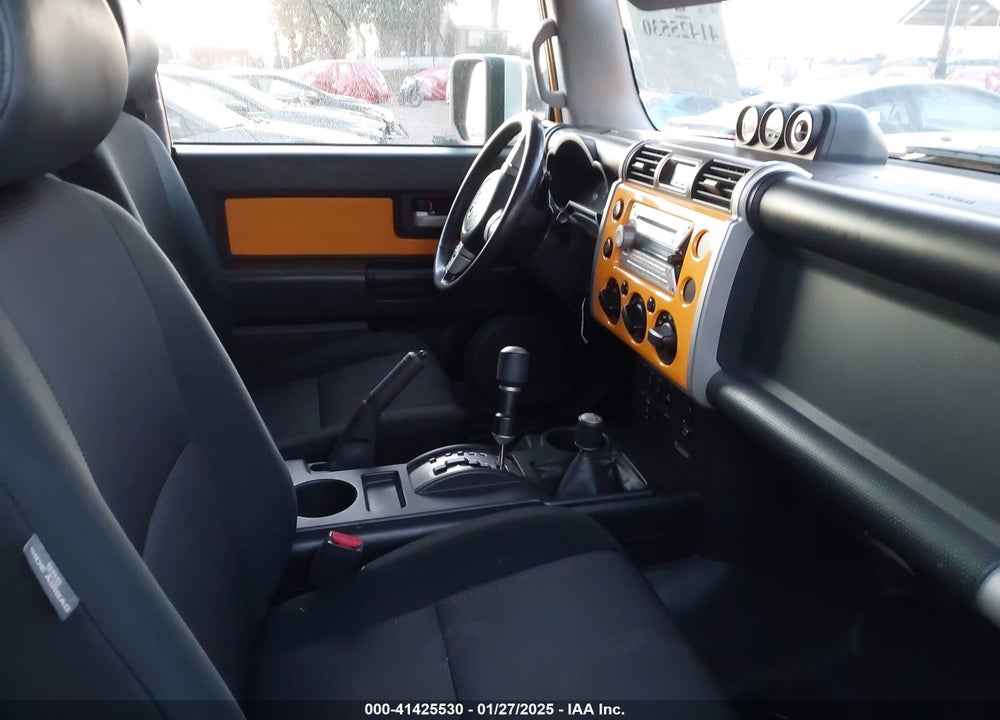 2007 TOYOTA FJ CRUISER VIN: JTEBU11F370015233