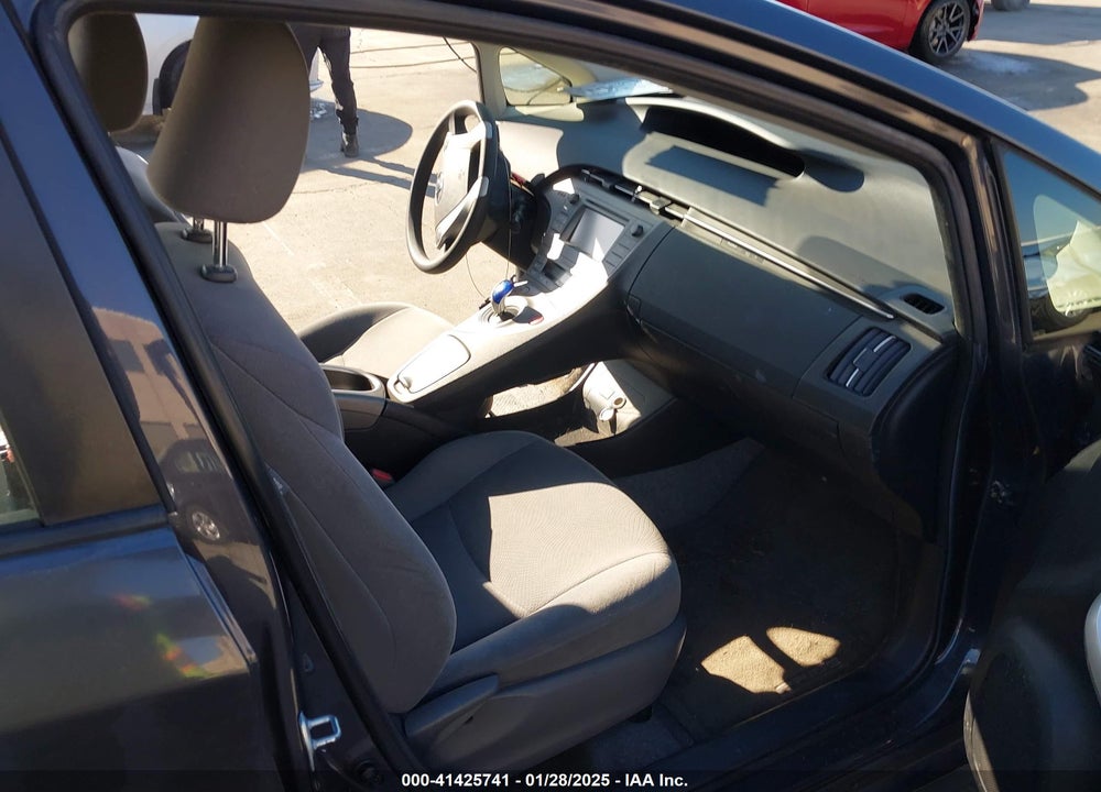 2014 TOYOTA PRIUS VIN: JTDKN3DUXE1737880