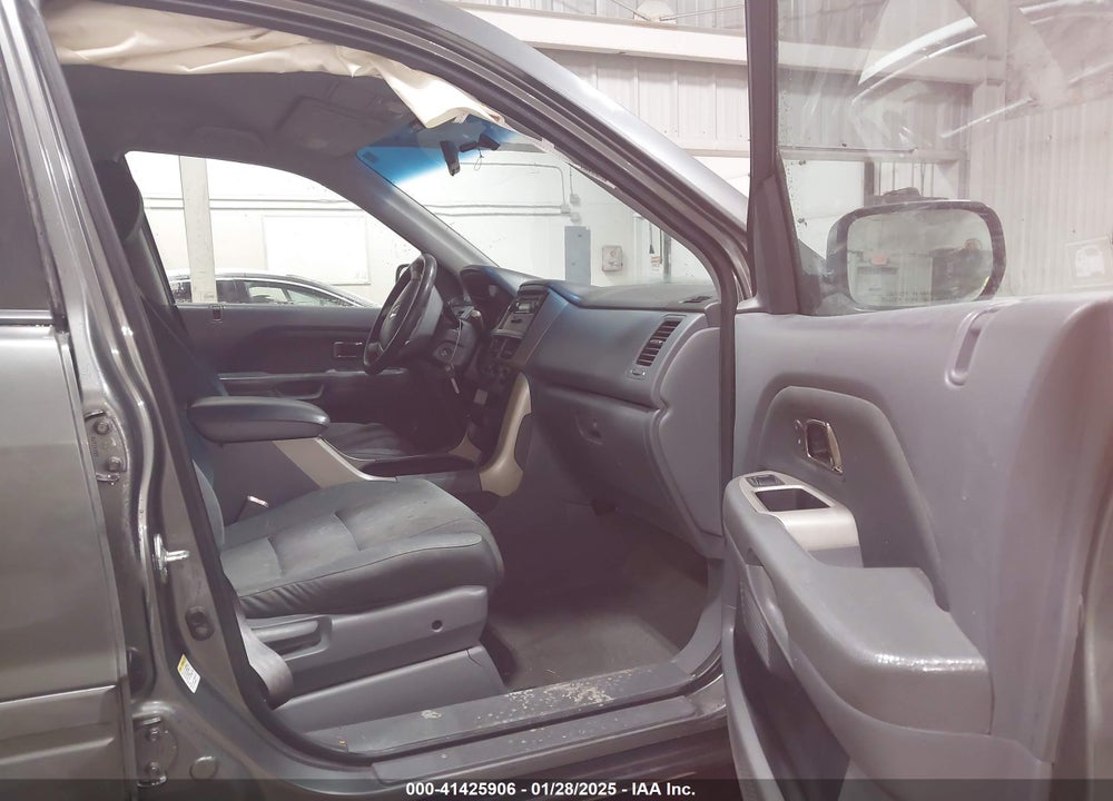 2007 HONDA PILOT LX VIN: 5FNYF18107B018031