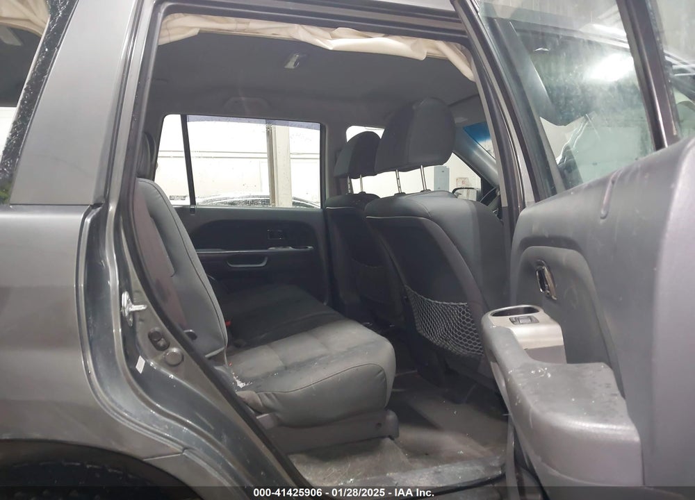 2007 HONDA PILOT LX VIN: 5FNYF18107B018031
