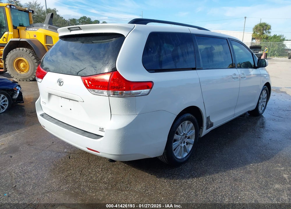 2011 TOYOTA SIENNA LE VIN: 5TDJK3DC4BS001981