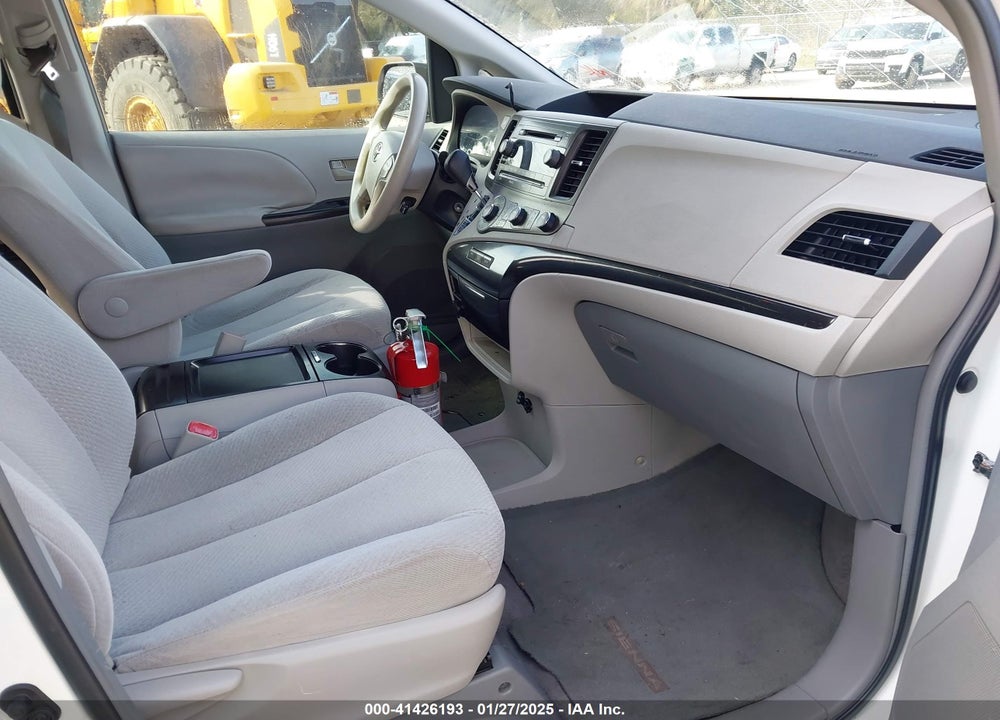 2011 TOYOTA SIENNA LE VIN: 5TDJK3DC4BS001981