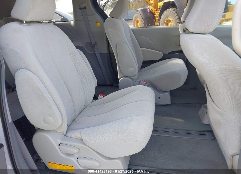 2011 TOYOTA SIENNA LE VIN: 5TDJK3DC4BS001981