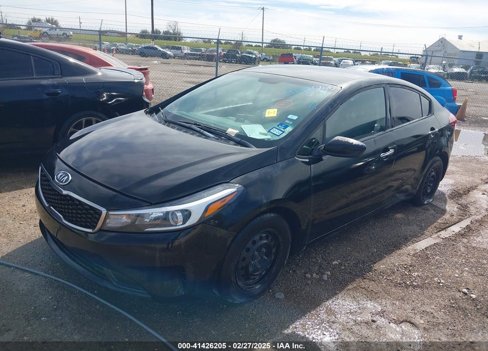 2017 KIA FORTE VIN: 3KPFK4A7XHE152295