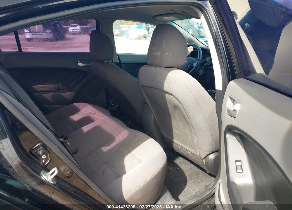 2017 KIA FORTE VIN: 3KPFK4A7XHE152295