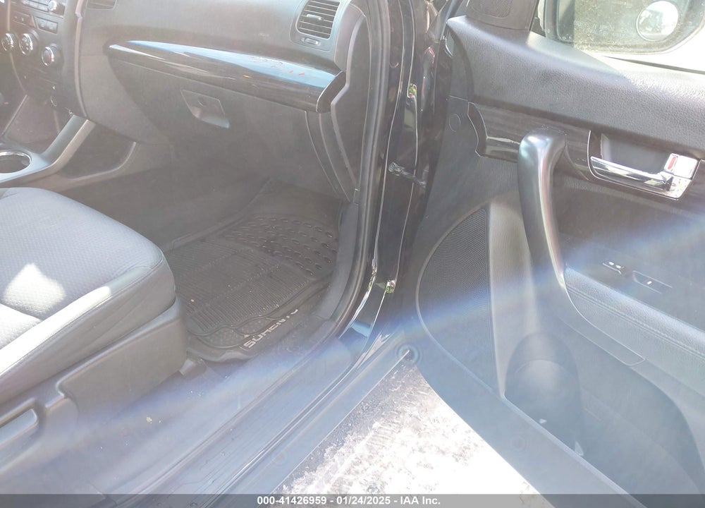 2012 KIA SORENTO LX VIN: 5XYKTDA69CG206846