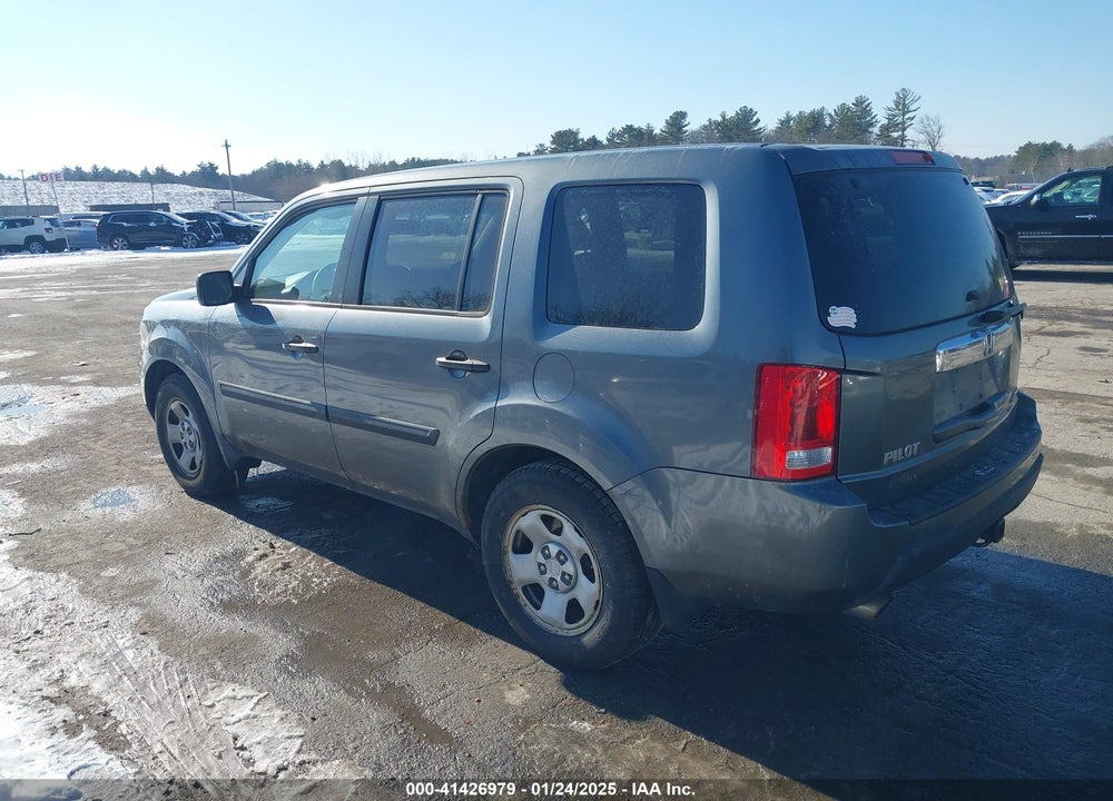 2010 HONDA PILOT LX VIN: 5FNYF4H25AB012615