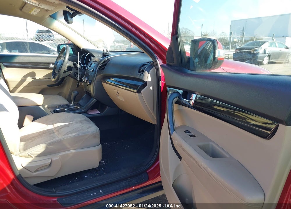 2011 KIA SORENTO LX VIN: 5XYKT3A14BG083244