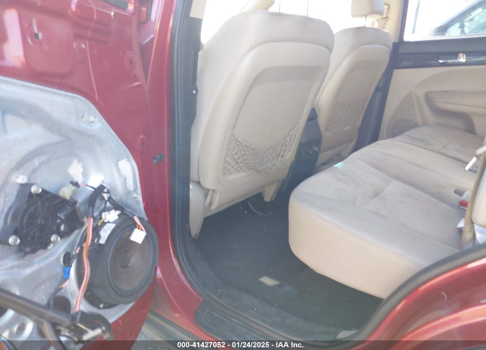 2011 KIA SORENTO LX VIN: 5XYKT3A14BG083244