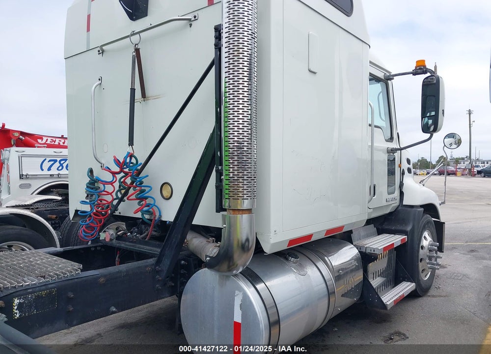 2011 MACK 600 CXU600 VIN: 1M1AW07YXBM016555