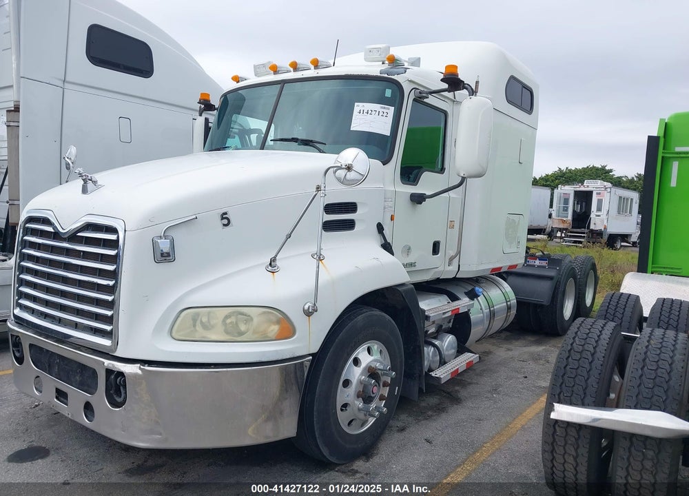 2011 MACK 600 CXU600 VIN: 1M1AW07YXBM016555