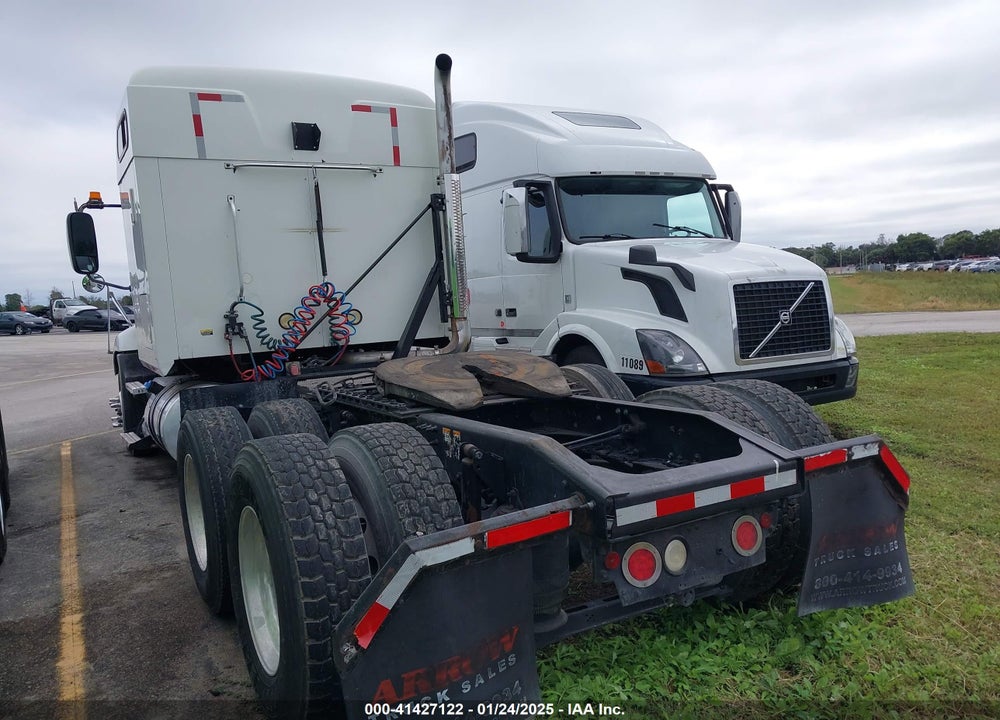 2011 MACK 600 CXU600 VIN: 1M1AW07YXBM016555