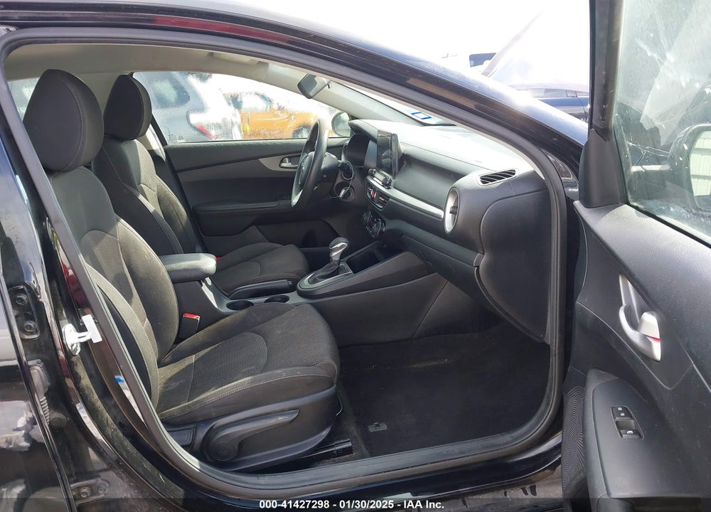 2019 KIA FORTE LXS VIN: 3KPF24AD3KE024008