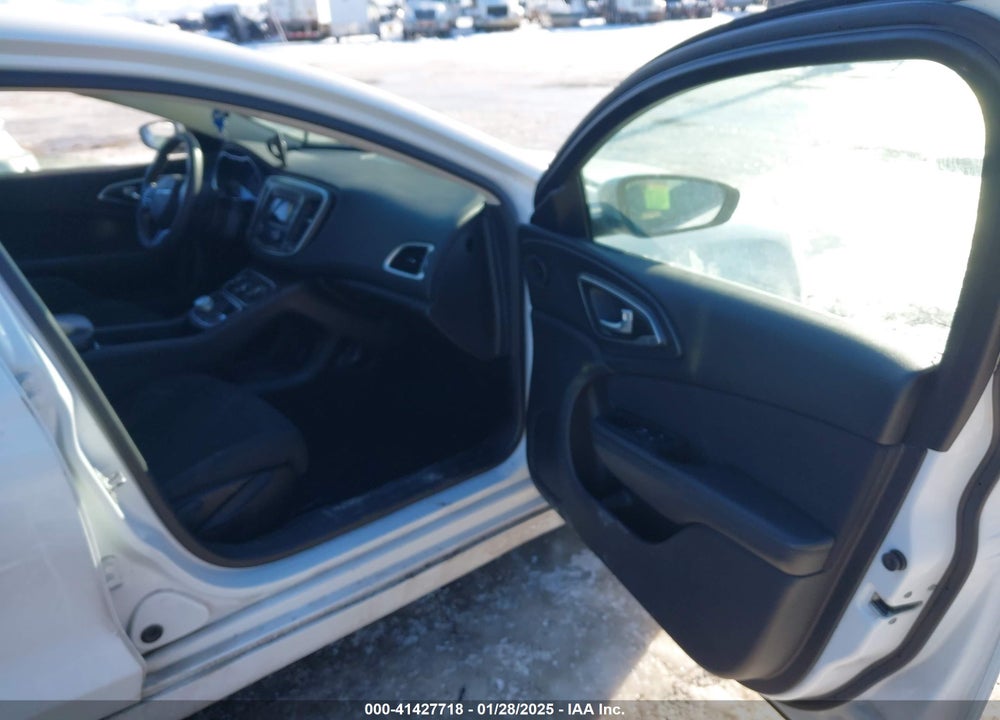 2016 CHRYSLER 200 VIN: 1C3CCCFB1GN123192