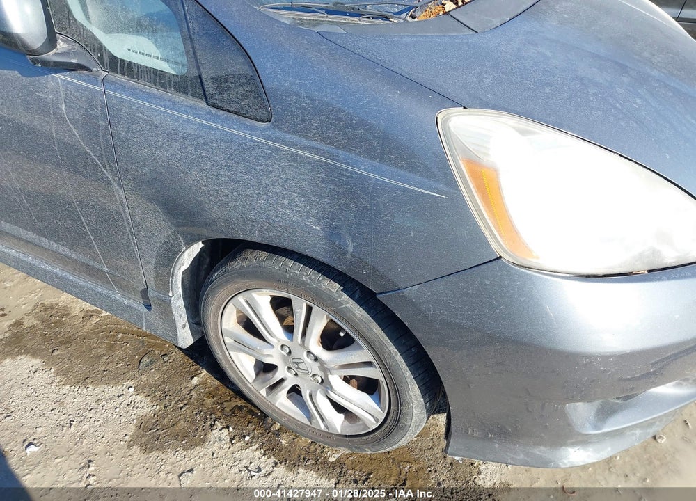 2011 HONDA FIT VIN: JHMGE8H55BS009457