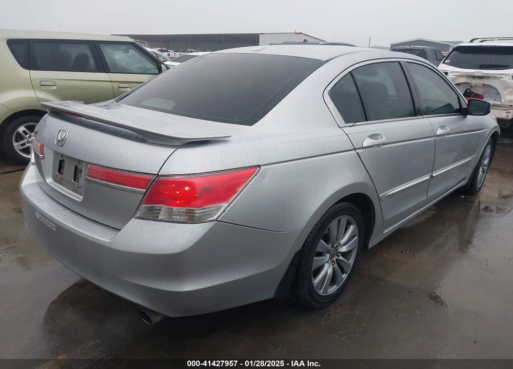 2011 HONDA ACCORD VIN: 1HGCP2F89BA064862