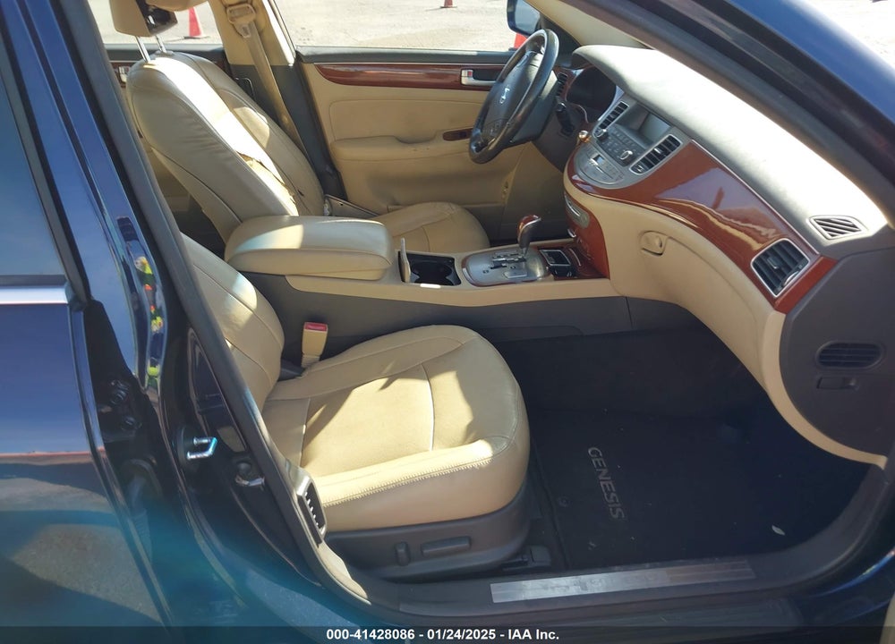 2013 HYUNDAI GENESIS VIN: KMHGC4DD3DU232581