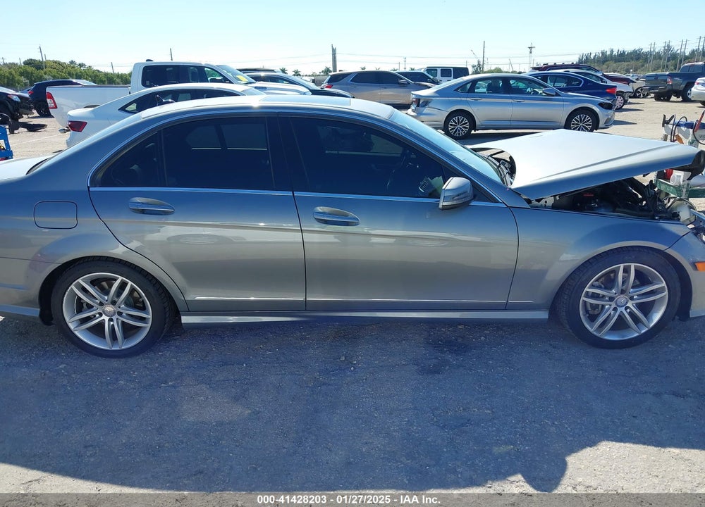 2013 MERCEDES-BENZ C 250 LUXURY/SPORT VIN: WDDGF4HBXDR289339