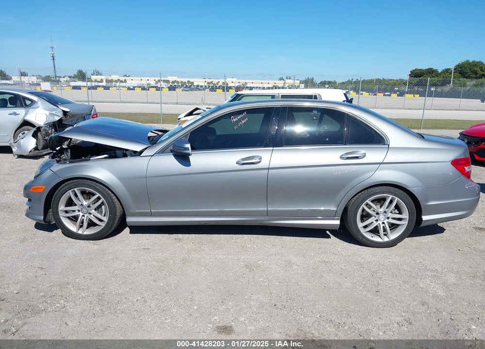 2013 MERCEDES-BENZ C 250 LUXURY/SPORT VIN: WDDGF4HBXDR289339