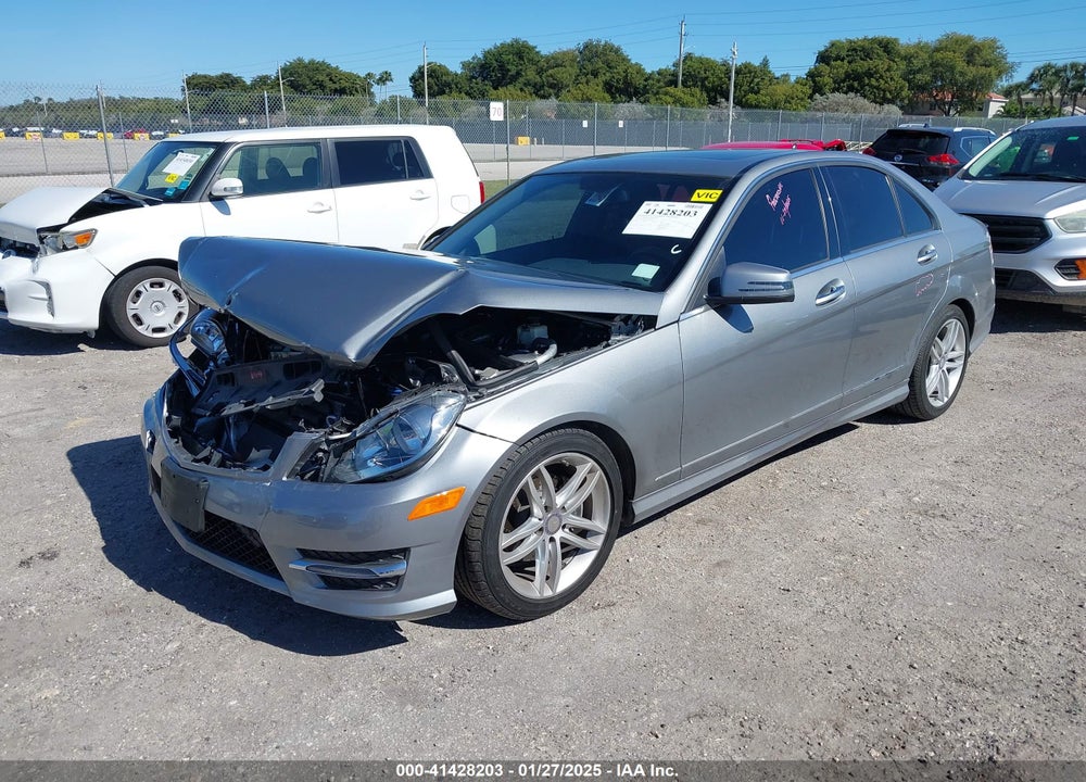 2013 MERCEDES-BENZ C 250 LUXURY/SPORT VIN: WDDGF4HBXDR289339