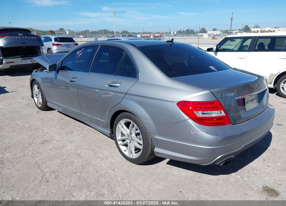 2013 MERCEDES-BENZ C 250 LUXURY/SPORT VIN: WDDGF4HBXDR289339